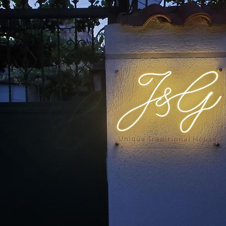 Unique Traditional House, Hosted By J&G Tirana Exterior photo