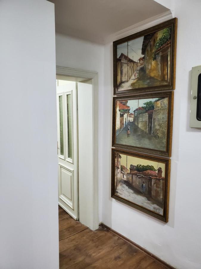 Unique Traditional House, Hosted By J&G Tirana Exterior photo