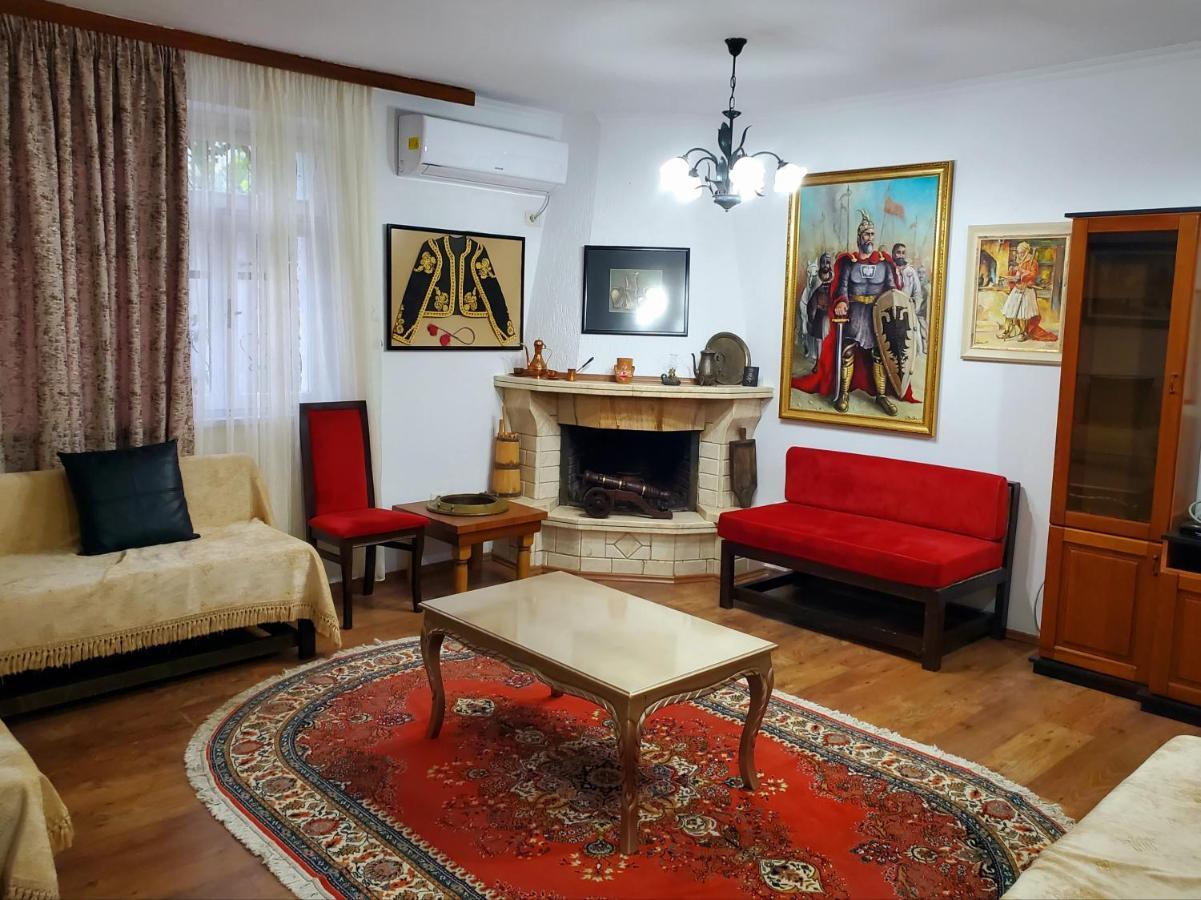 Unique Traditional House, Hosted By J&G Tirana Exterior photo