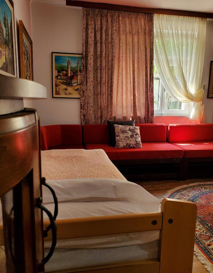 Unique Traditional House, Hosted By J&G Tirana Exterior photo