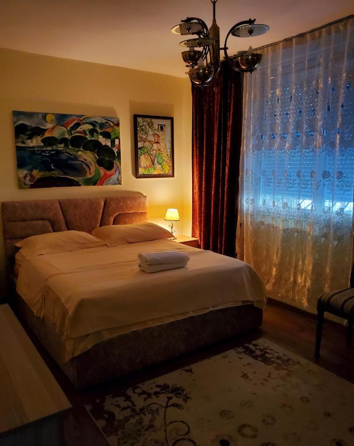 Unique Traditional House, Hosted By J&G Tirana Exterior photo