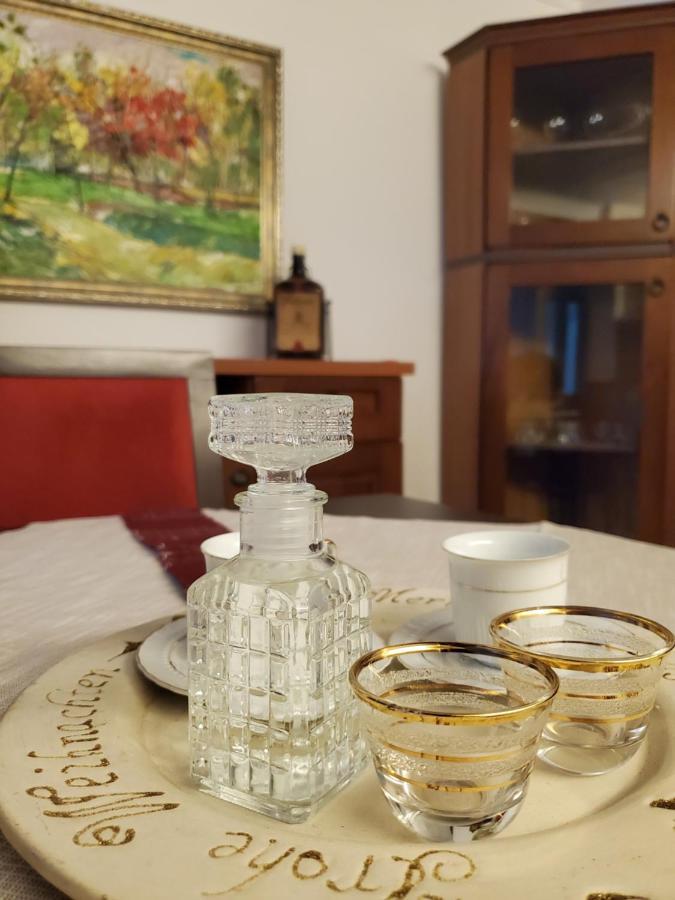 Unique Traditional House, Hosted By J&G Tirana Exterior photo