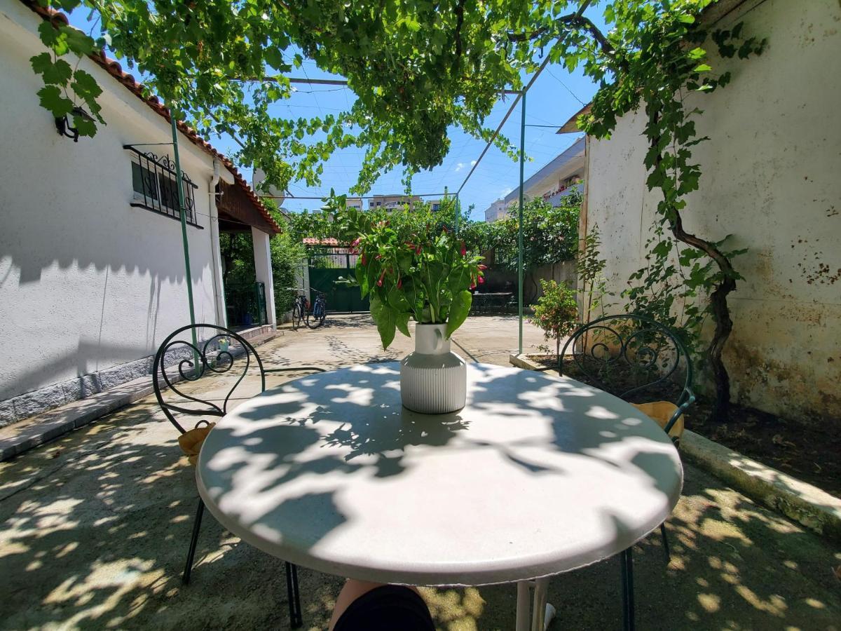 Unique Traditional House, Hosted By J&G Tirana Exterior photo